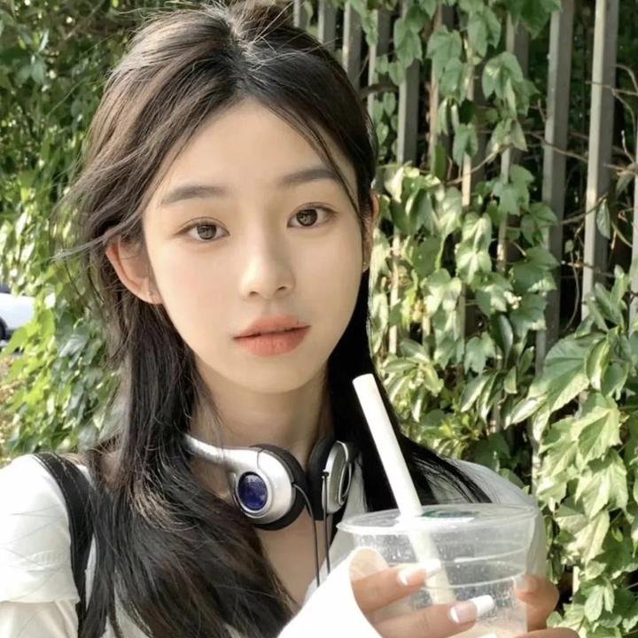 闪婚后,霸气陆总拽疯了